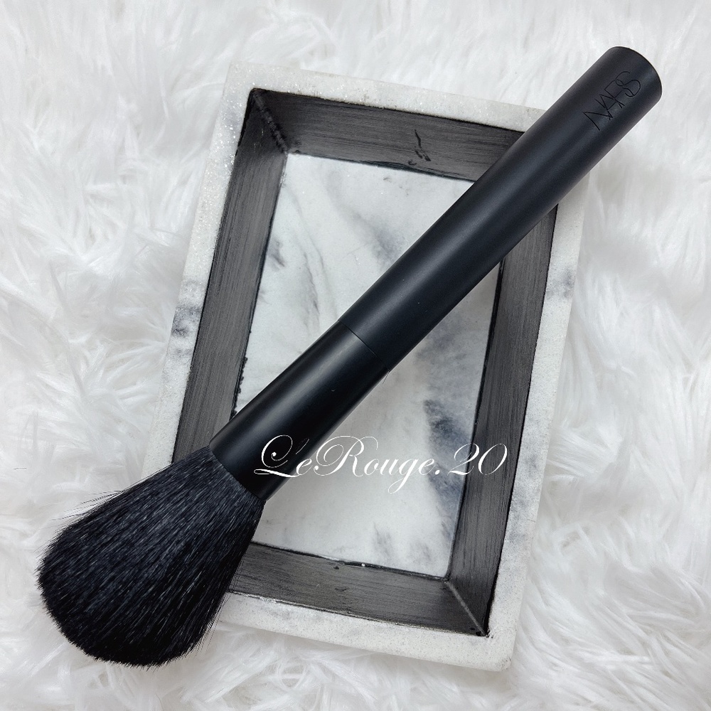 Nars #10 powder brush *natural hair